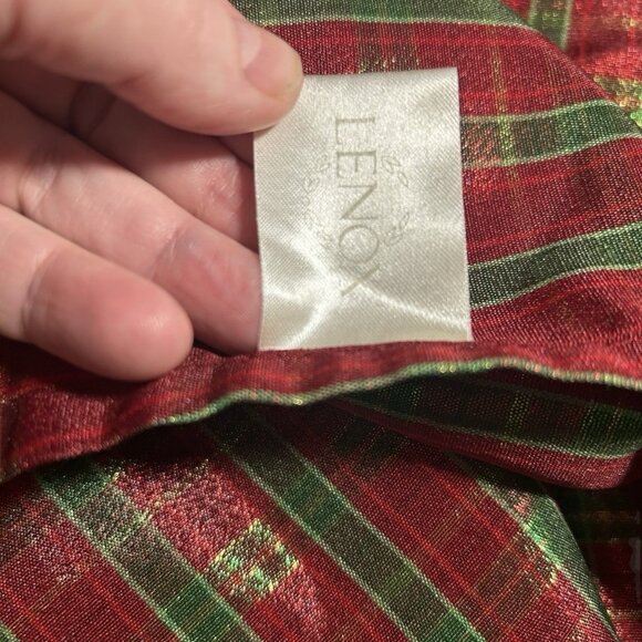 Lenox Holiday Nouveau Dazzle Red Tartan Plaid Metallic Tablecloth 60 x 84 - Picture 3 of 5